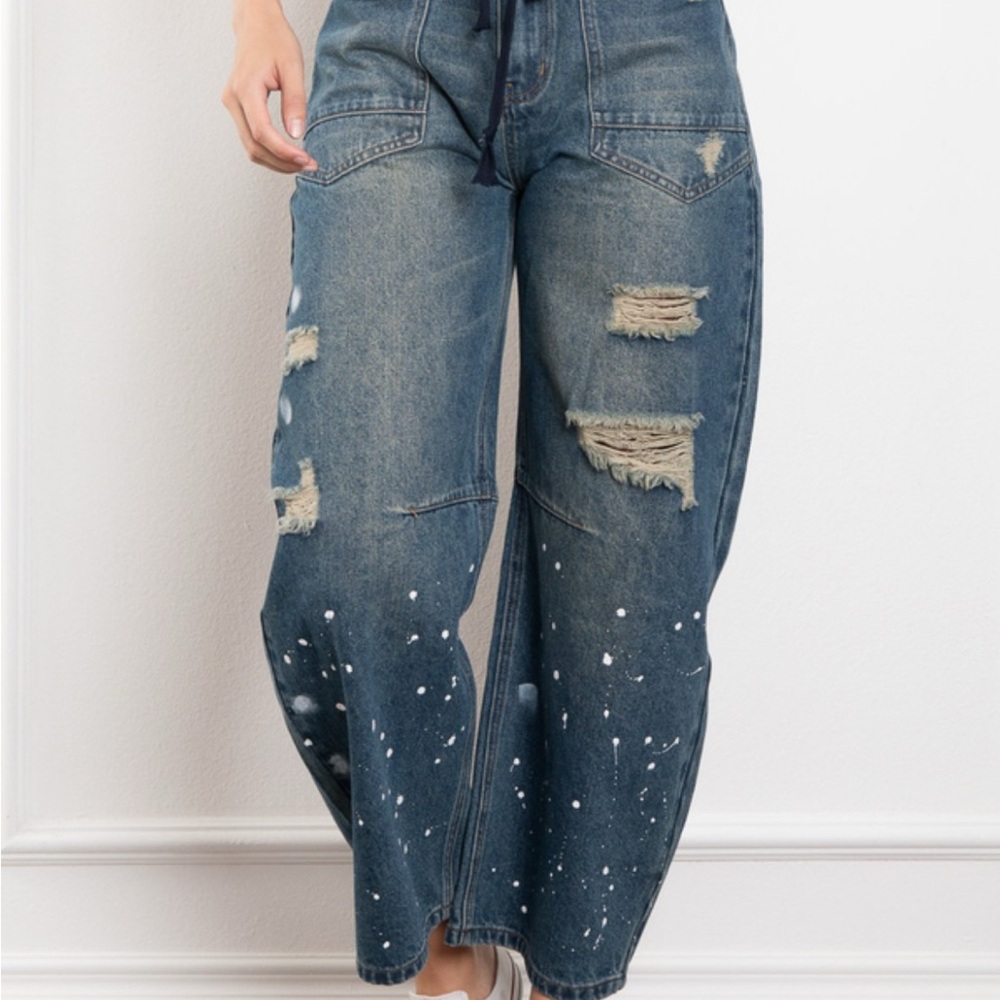 NWT Blue Velvet Boyfriend Barrell Jeans with Distressed Details